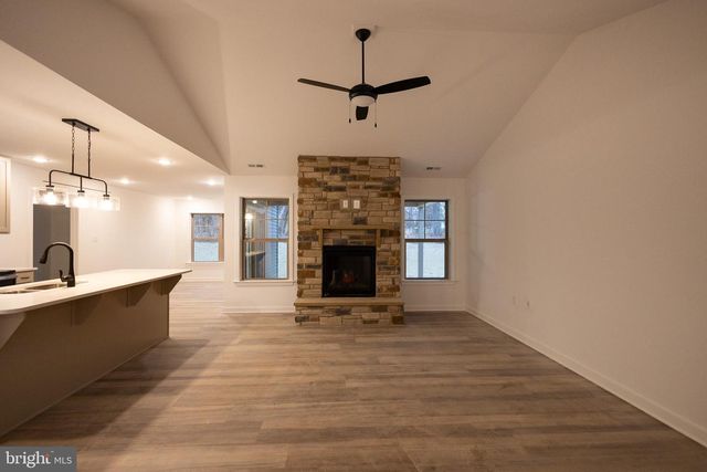 63 HASKELL DR, Martinsburg, WV 25404