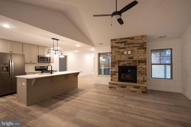 63 HASKELL DR, Martinsburg, WV 25404