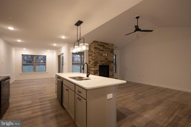 63 HASKELL DR, Martinsburg, WV 25404