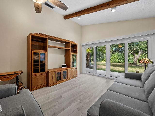 4133 CARRIAGE DRIVE 18, Sarasota, FL 34241