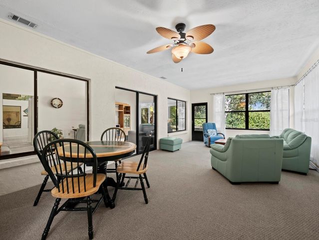 4133 CARRIAGE DRIVE 18, Sarasota, FL 34241