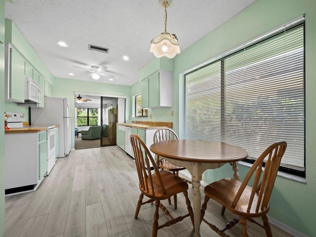 4133 CARRIAGE DRIVE 18, Sarasota, FL 34241