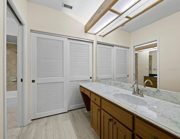 4133 CARRIAGE DRIVE 18, Sarasota, FL 34241