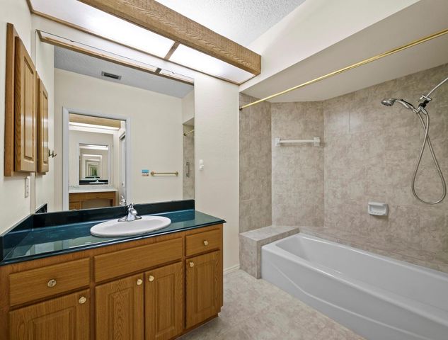 4133 CARRIAGE DRIVE 18, Sarasota, FL 34241