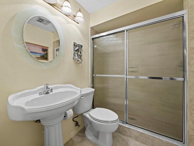 4133 CARRIAGE DRIVE 18, Sarasota, FL 34241