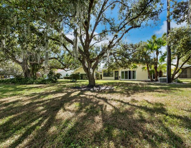 4133 CARRIAGE DRIVE 18, Sarasota, FL 34241