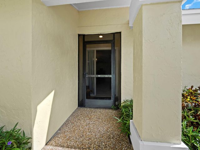 4133 CARRIAGE DRIVE 18, Sarasota, FL 34241