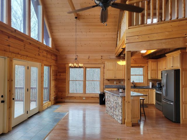 1085 Thunder Ridge Dr, South Pittsburg, TN 37380