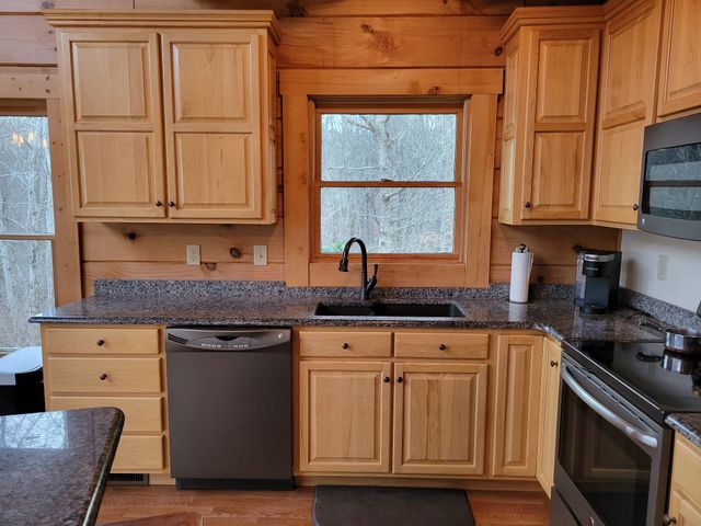 1085 Thunder Ridge Dr, South Pittsburg, TN 37380