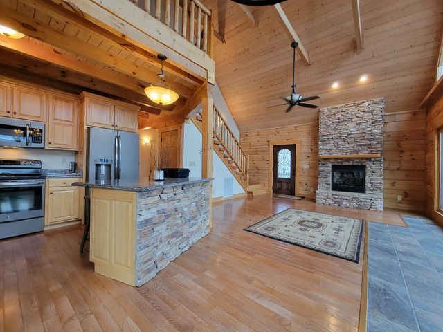 1085 Thunder Ridge Dr, South Pittsburg, TN 37380