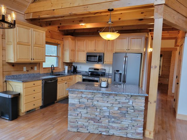 1085 Thunder Ridge Dr, South Pittsburg, TN 37380