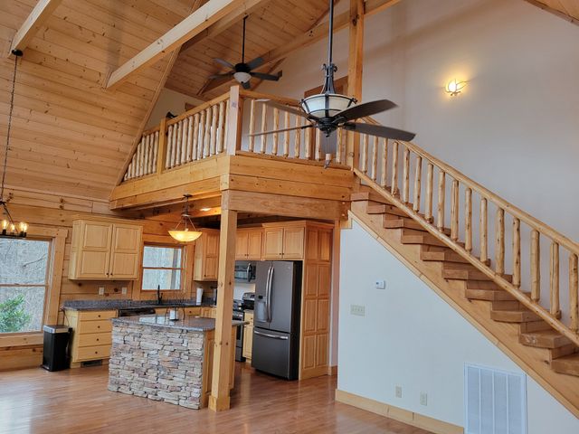 1085 Thunder Ridge Dr, South Pittsburg, TN 37380