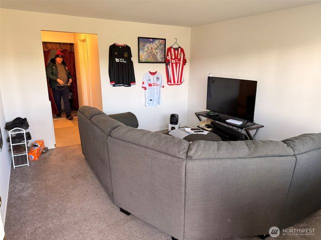 2109 W Raye Street, Seattle, WA 98199