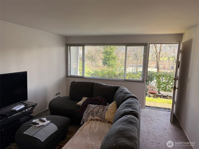 2109 W Raye Street, Seattle, WA 98199