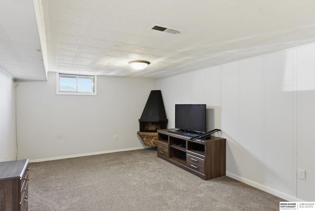 1331 Washington Street, Omaha, NE 68107