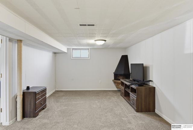 1331 Washington Street, Omaha, NE 68107