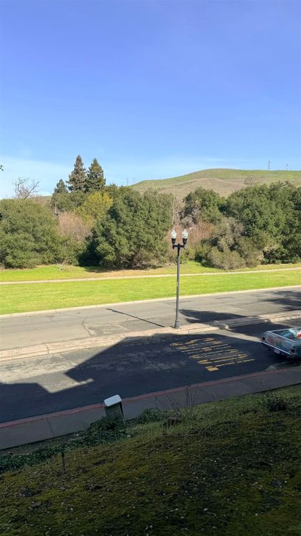 Image 33 of property listing at 103 103 Tuscany Court, Hercules, CA 94547