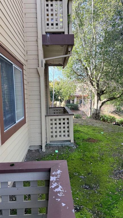 Image 34 of property listing at 103 103 Tuscany Court, Hercules, CA 94547