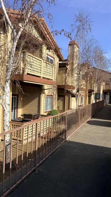 Image 48 of property listing at 103 103 Tuscany Court, Hercules, CA 94547