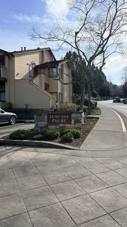 Image 51 of property listing at 103 103 Tuscany Court, Hercules, CA 94547