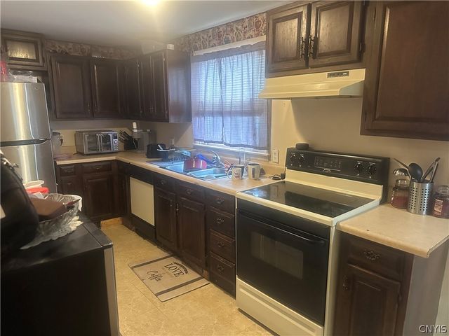 600 Palmer Drive, Clay, NY 13212