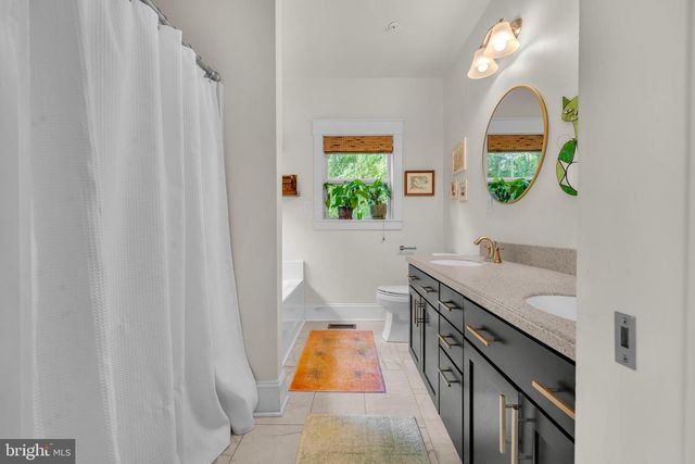 321 FRONT ST, Crumpton, MD 21628