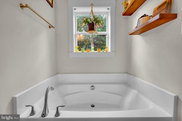 321 FRONT ST, Crumpton, MD 21628