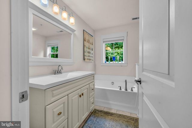 321 FRONT ST, Crumpton, MD 21628