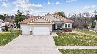 750 E Fayette Street, Denver, IA 50622