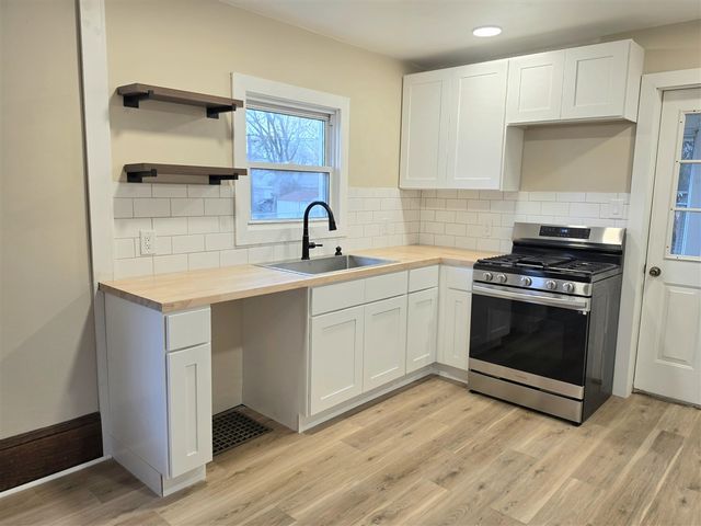 406 E Mcdevitt Avenue, Jackson, MI 49203