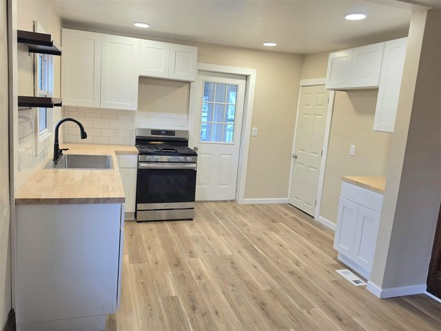 406 E Mcdevitt Avenue, Jackson, MI 49203