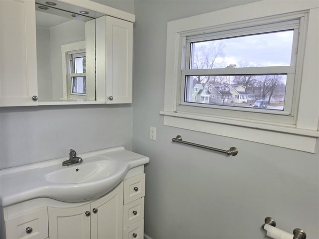 406 E Mcdevitt Avenue, Jackson, MI 49203