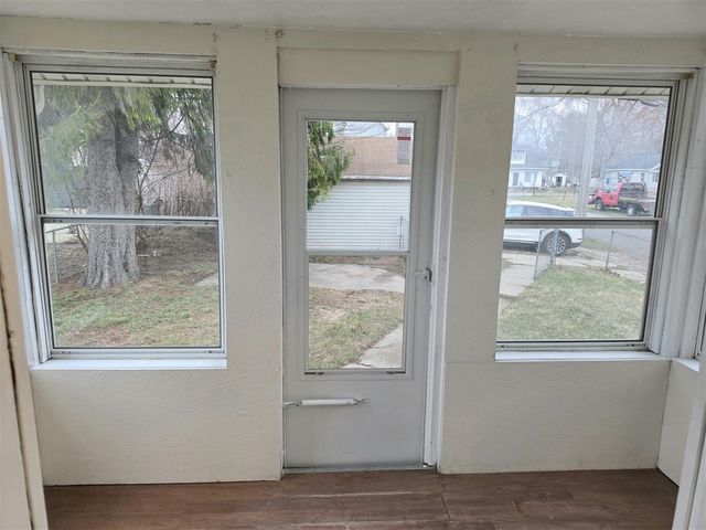 406 E Mcdevitt Avenue, Jackson, MI 49203