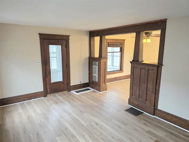 406 E Mcdevitt Avenue, Jackson, MI 49203