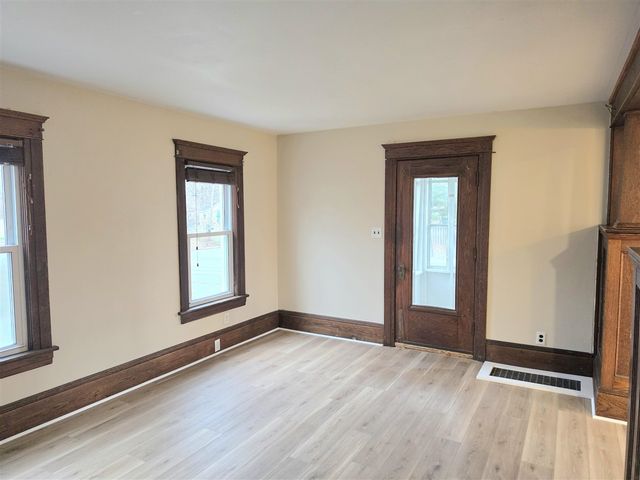 406 E Mcdevitt Avenue, Jackson, MI 49203