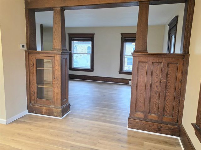 406 E Mcdevitt Avenue, Jackson, MI 49203