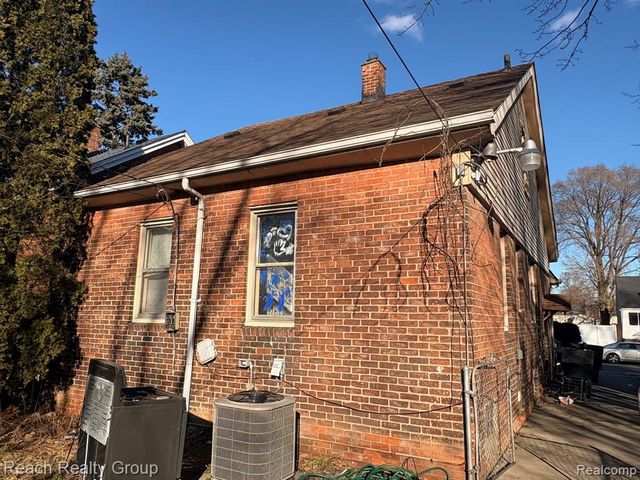 19403 Moenart Street, Detroit, MI 48234