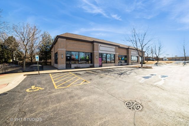 2172 Lake Cook Road, Algonquin, IL 60102
