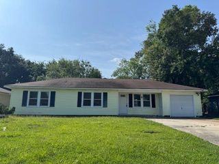 6 Circle Q Street, Orange, TX 77630