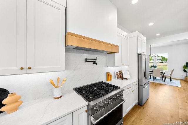 456 Rio Azul Dr, Pipe Creek, TX 78063