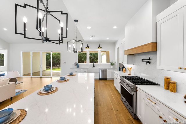 456 Rio Azul Dr, Pipe Creek, TX 78063