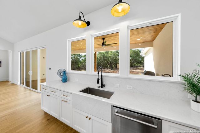 456 Rio Azul Dr, Pipe Creek, TX 78063