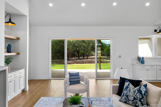 456 Rio Azul Dr, Pipe Creek, TX 78063