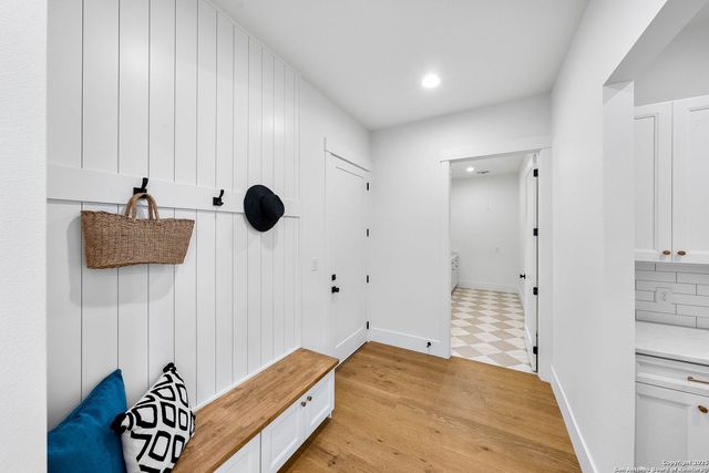 456 Rio Azul Dr, Pipe Creek, TX 78063