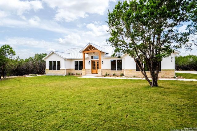 456 Rio Azul Dr, Pipe Creek, TX 78063