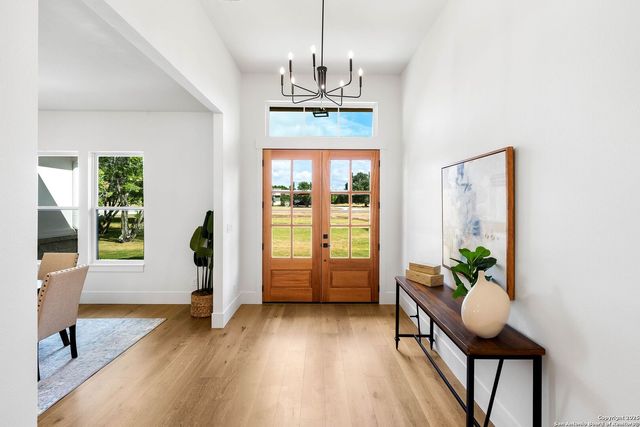 456 Rio Azul Dr, Pipe Creek, TX 78063