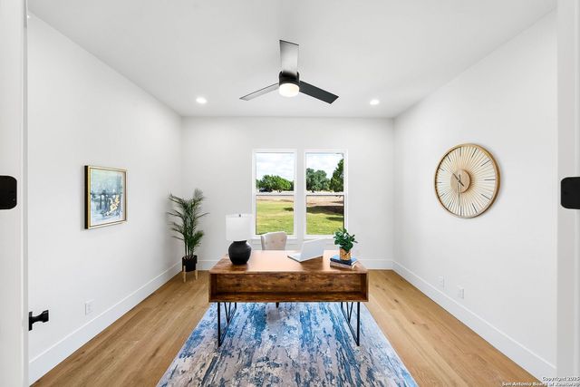 456 Rio Azul Dr, Pipe Creek, TX 78063