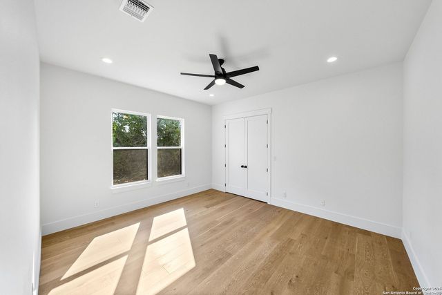 456 Rio Azul Dr, Pipe Creek, TX 78063