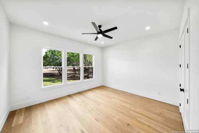 456 Rio Azul Dr, Pipe Creek, TX 78063