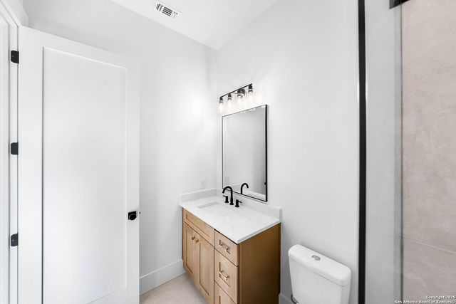 456 Rio Azul Dr, Pipe Creek, TX 78063